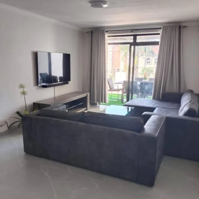 107 St Tropez Eyrie Holiday Apartments Cape Town